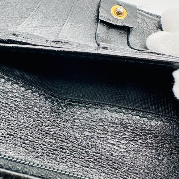 Gucci Gold Emblem Wallet - Picture 5 of 12